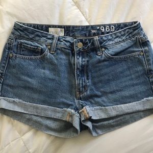 Gap “slim cut-offs” shorts